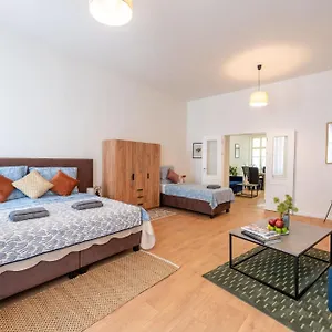 Retreat Downtown Aparthotel